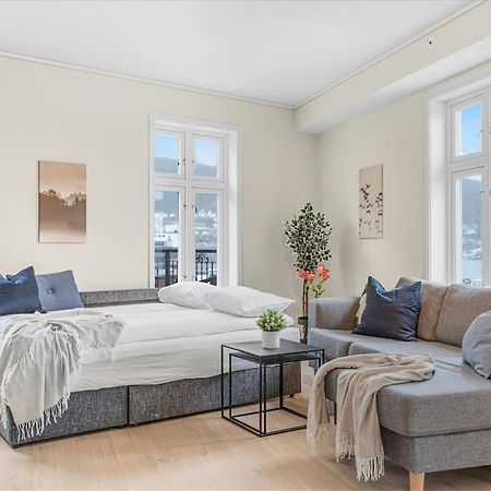 New! Huge Modern Apartment! Fit For Two Families! Bergen Buitenkant foto
