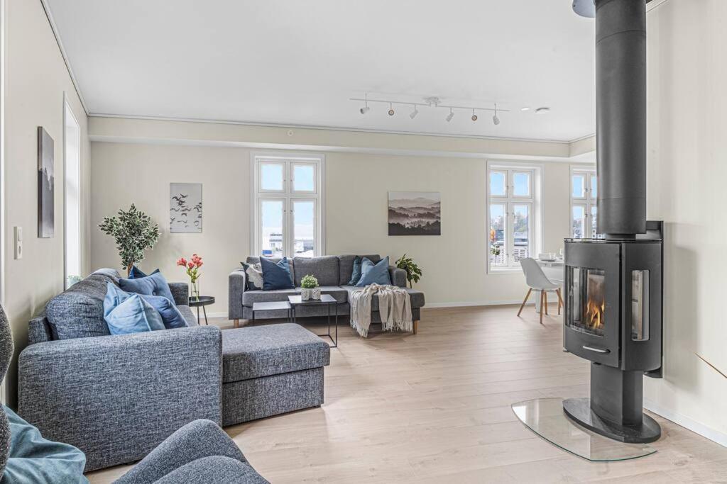 New! Huge Modern Apartment! Fit For Two Families! Bergen Buitenkant foto