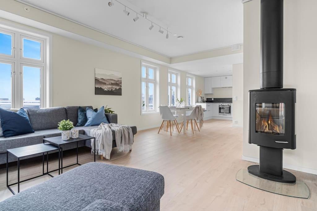 New! Huge Modern Apartment! Fit For Two Families! Bergen Buitenkant foto