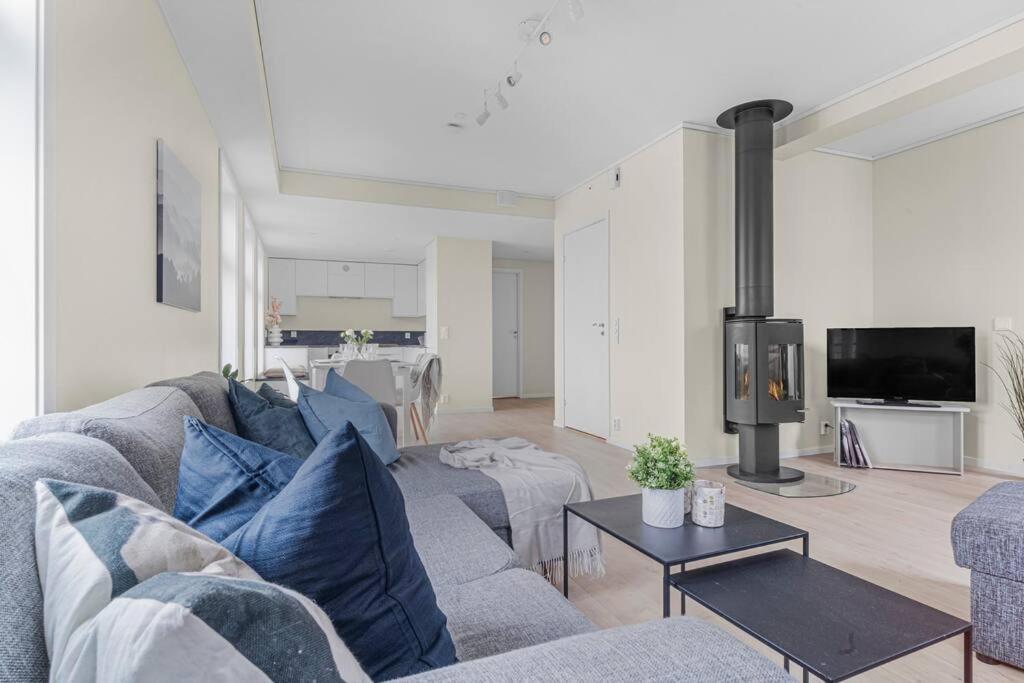 New! Huge Modern Apartment! Fit For Two Families! Bergen Buitenkant foto