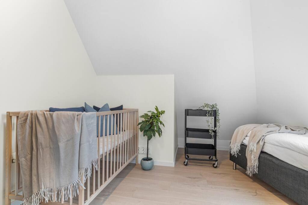 New! Huge Modern Apartment! Fit For Two Families! Bergen Buitenkant foto