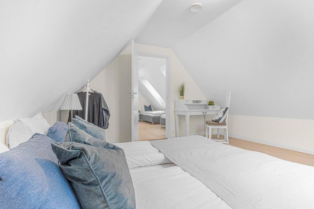 New! Huge Modern Apartment! Fit For Two Families! Bergen Buitenkant foto