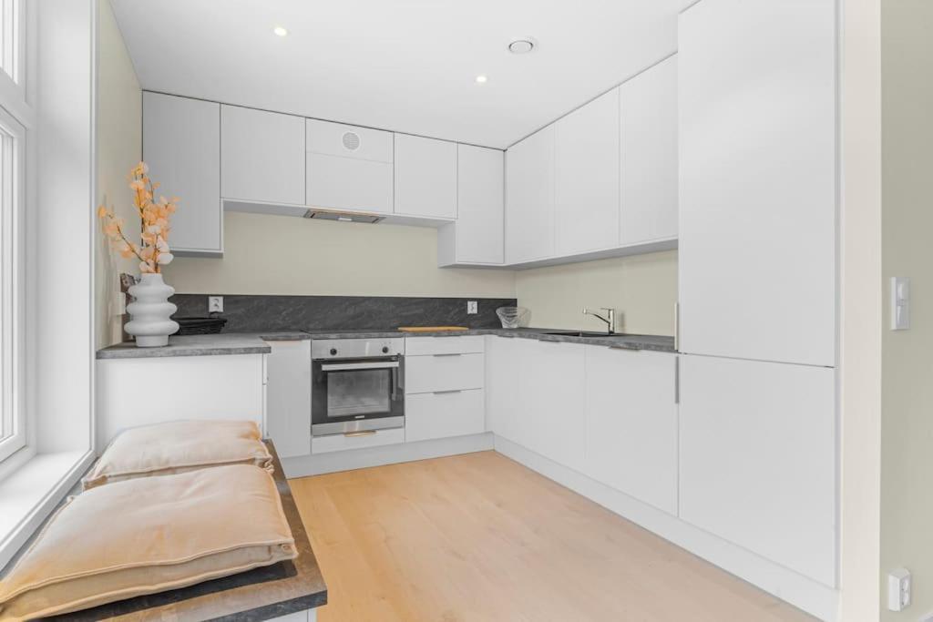 New! Huge Modern Apartment! Fit For Two Families! Bergen Buitenkant foto