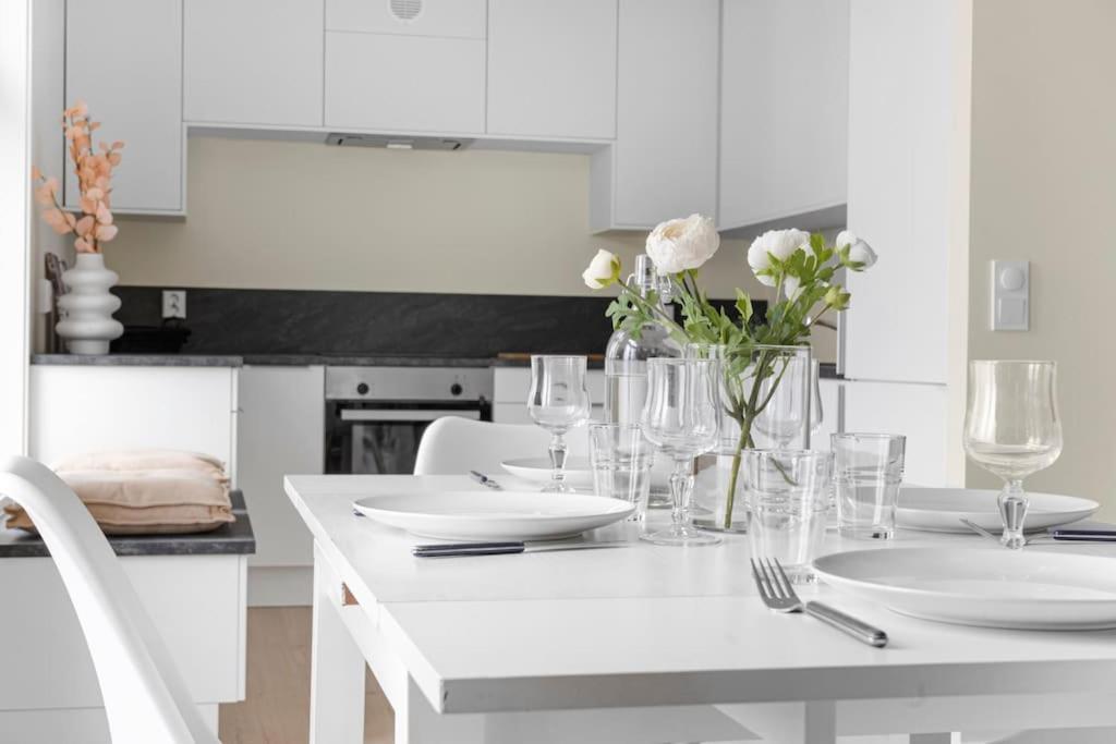 New! Huge Modern Apartment! Fit For Two Families! Bergen Buitenkant foto