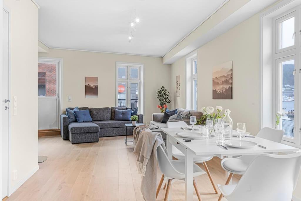 New! Huge Modern Apartment! Fit For Two Families! Bergen Buitenkant foto